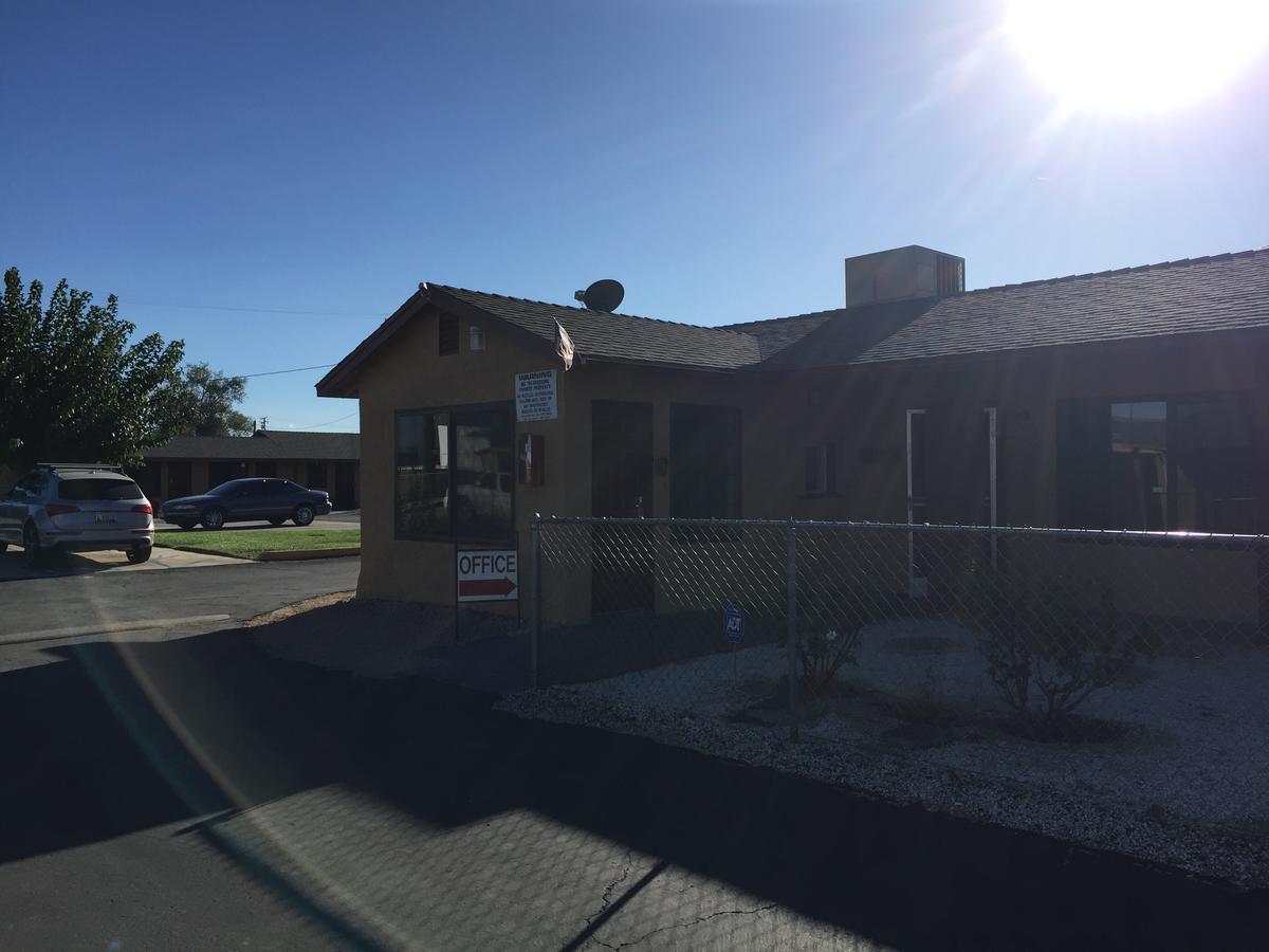 Black Horse Motel Apple Valley Bagian luar foto