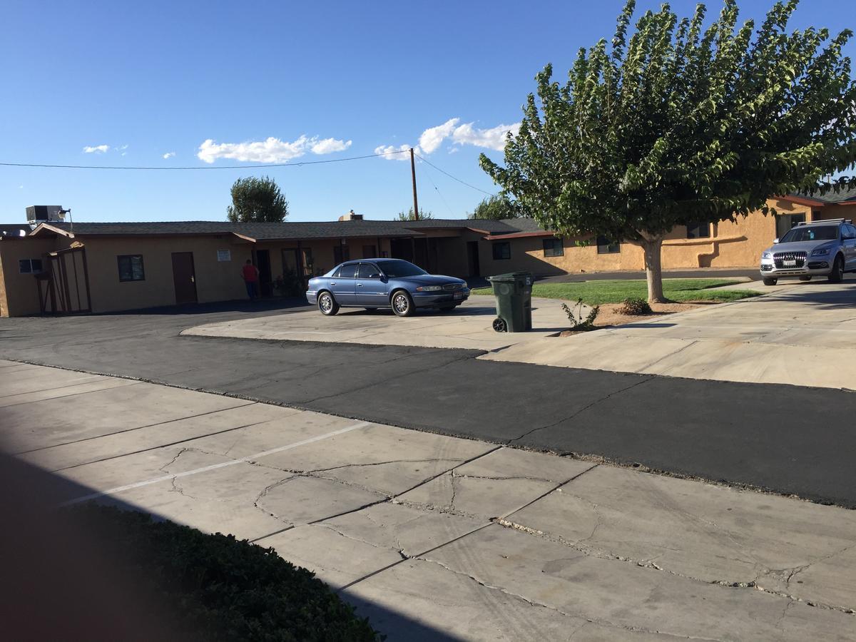 Black Horse Motel Apple Valley Bagian luar foto